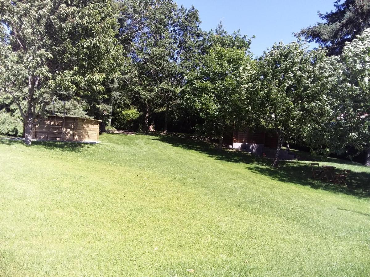 Maison Lulalilo Cremeaux Bagian luar foto